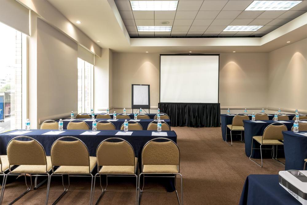 Four Points By Sheraton Galerias Monterrey Bagian luar foto Meeting room