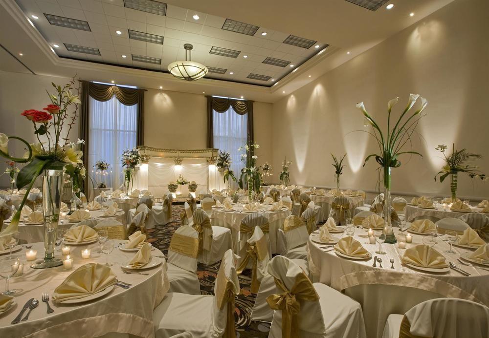 Four Points By Sheraton Galerias Monterrey Bagian luar foto A wedding reception