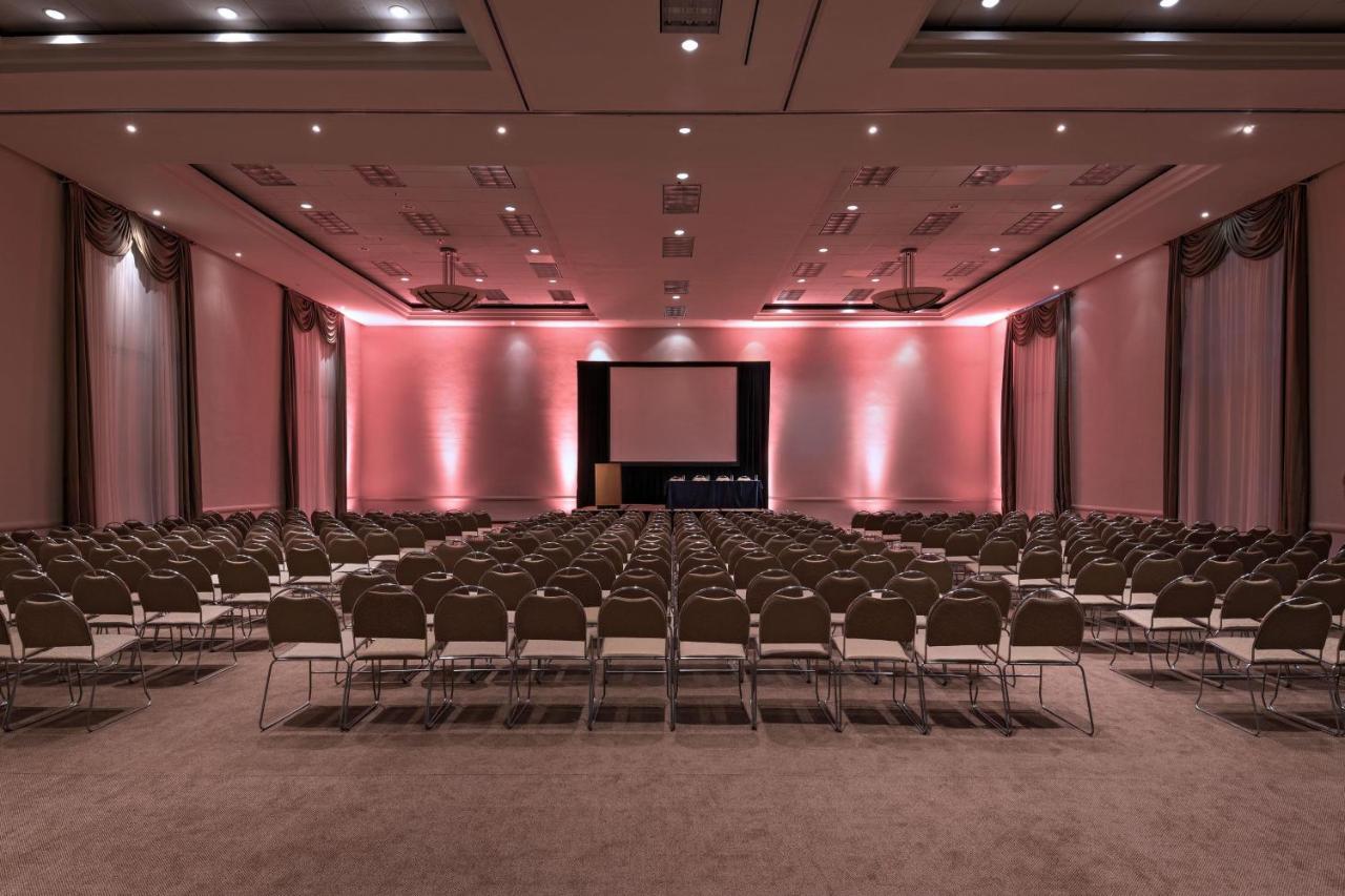 Four Points By Sheraton Galerias Monterrey Bagian luar foto The ballroom