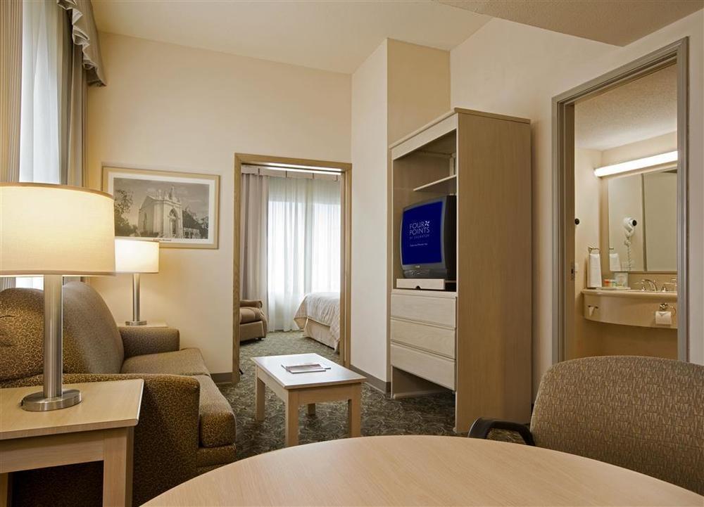 Four Points By Sheraton Galerias Monterrey Bagian luar foto A typical suite at the Hilton Prague