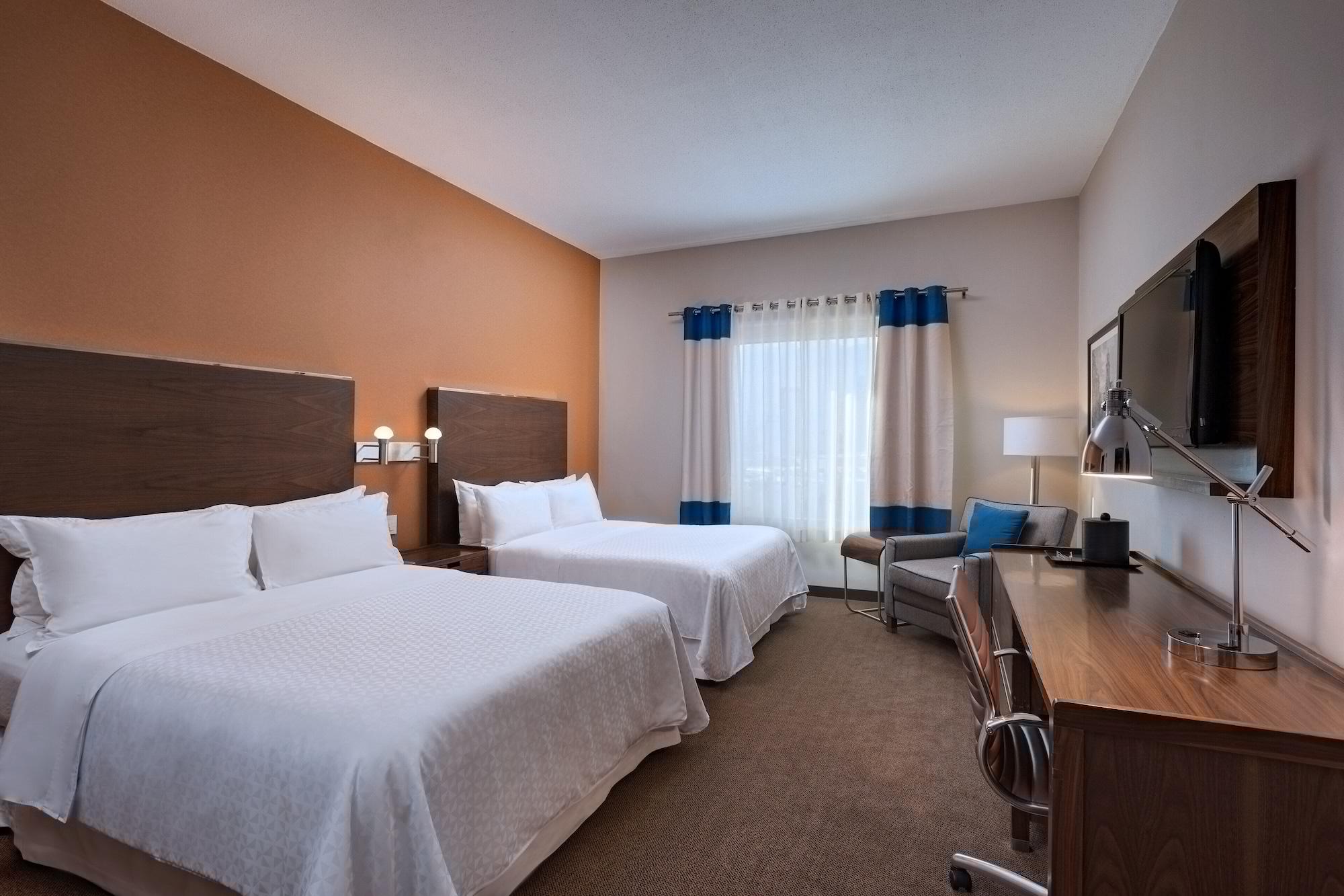 Four Points By Sheraton Galerias Monterrey Bagian luar foto A typical guest room at an extended stay hotel