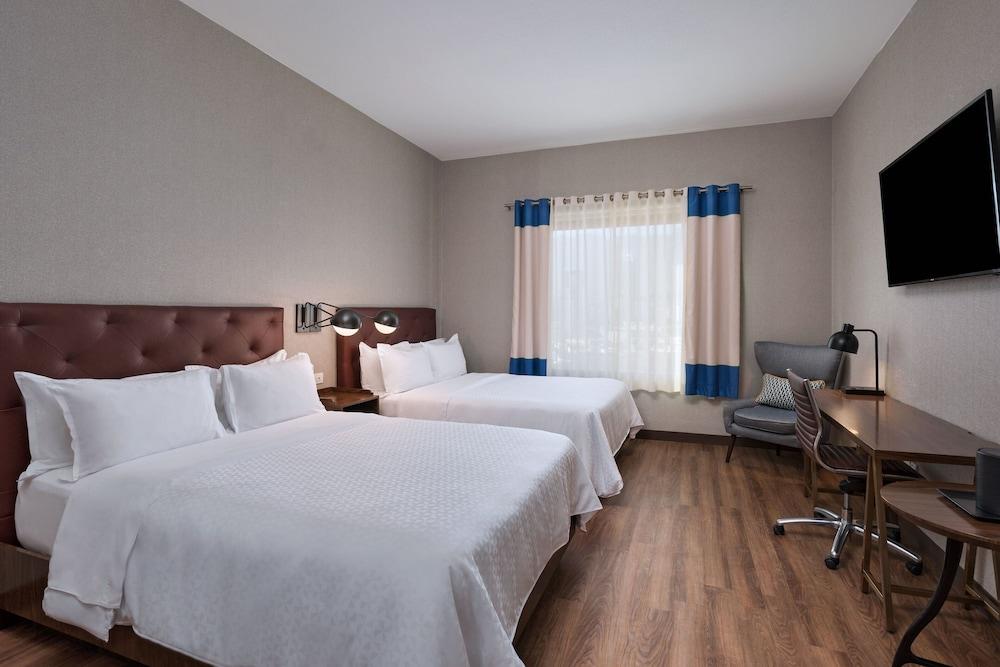 Four Points By Sheraton Galerias Monterrey Bagian luar foto A typical room at the Holiday Inn Express