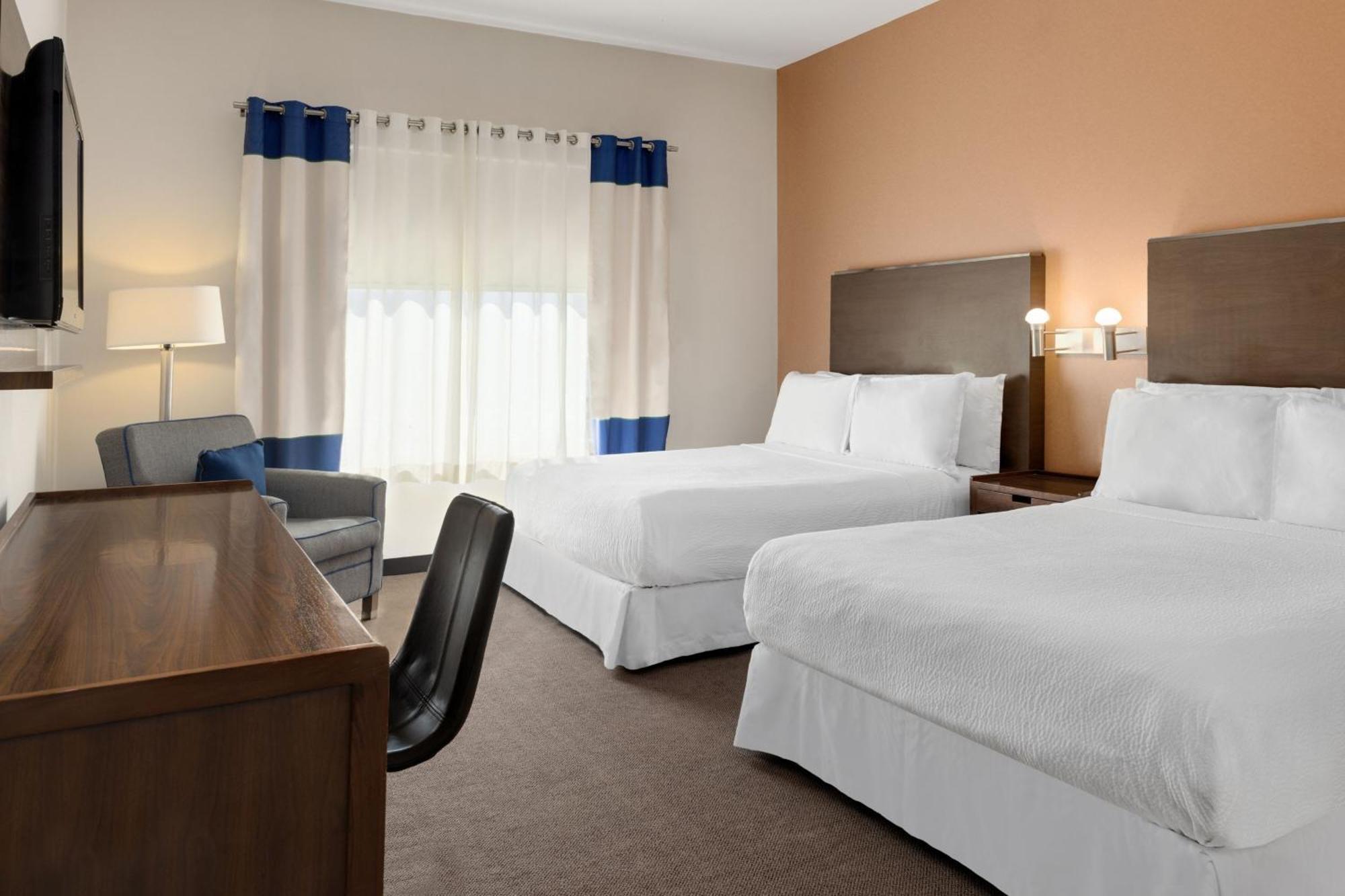 Four Points By Sheraton Galerias Monterrey Bagian luar foto A typical guest room at an extended stay hotel