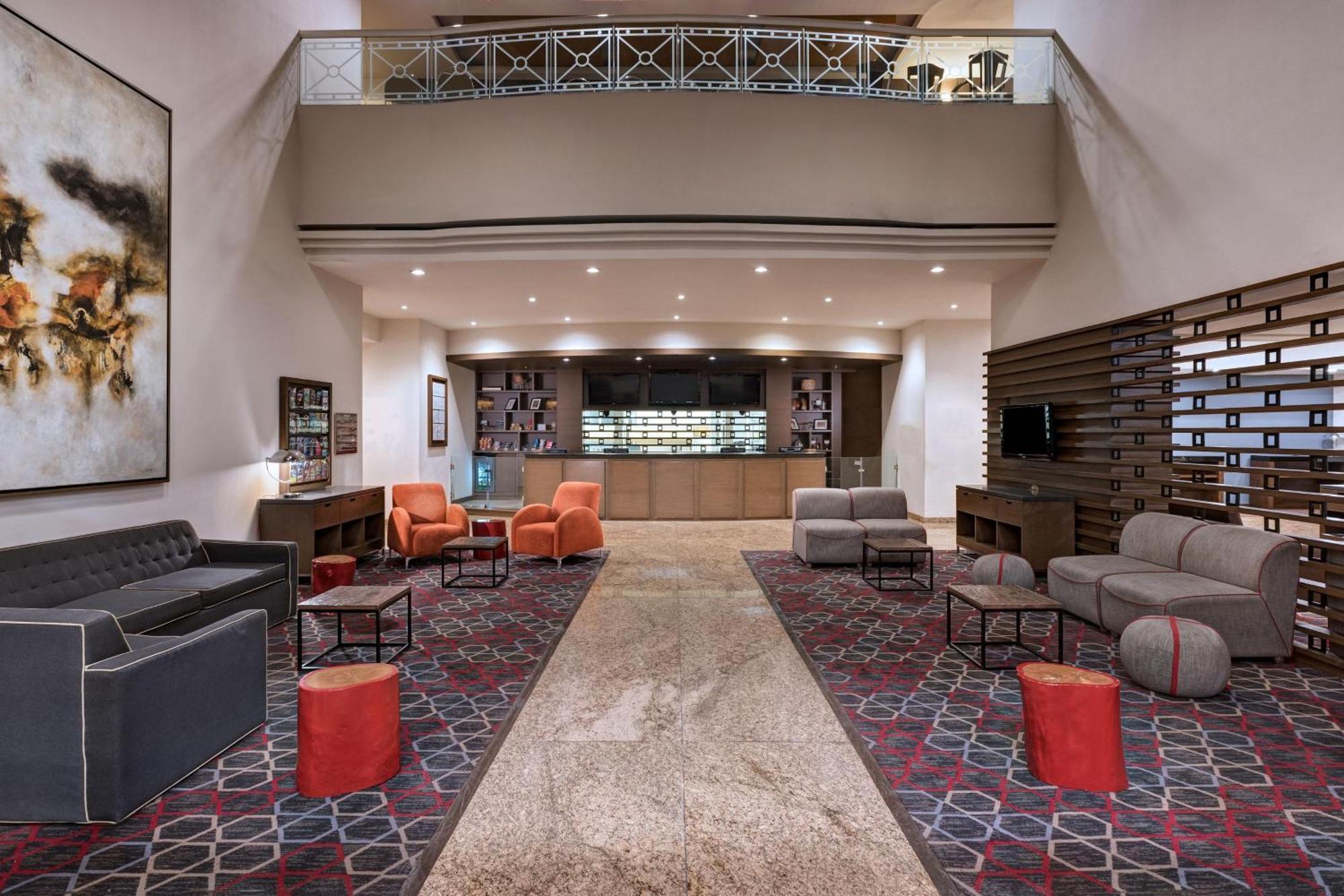 Four Points By Sheraton Galerias Monterrey Bagian luar foto The lobby of the hotel